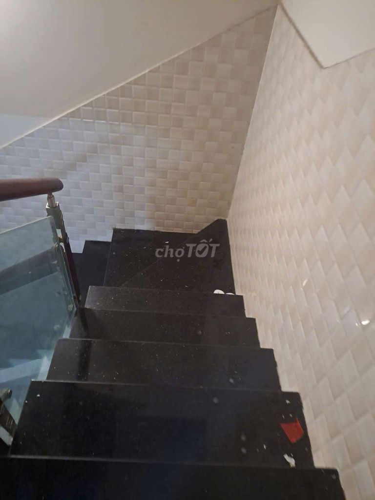 Rent 4 Đất Thánh Bedrooms, 717 6, qq1
