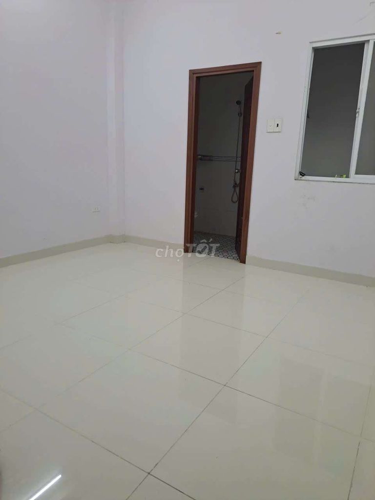 Rent 4 Đất Thánh Bedrooms, 717 6, qq1