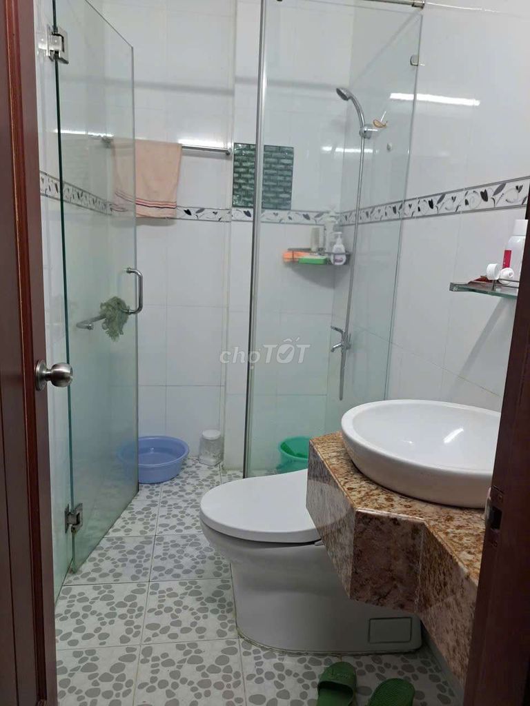 Rent 4 Đất Thánh Bedrooms, 717 6, qq1