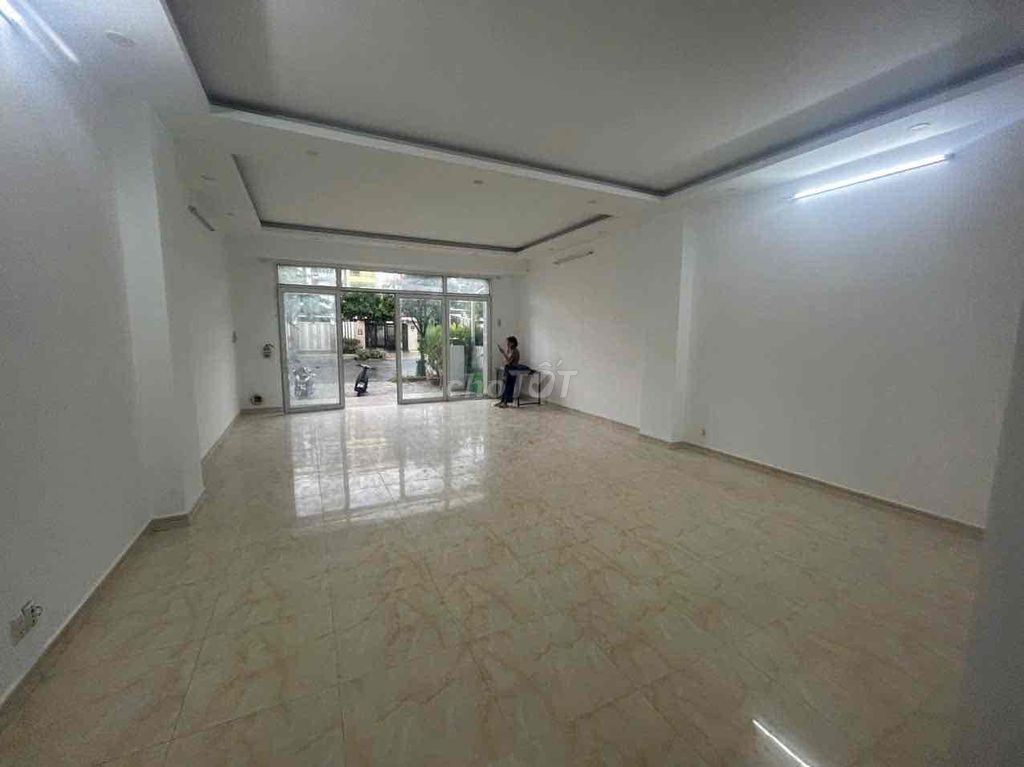 House 1 st 2th floor St. S.M., KAcLian, Area: 156 m2/28 million