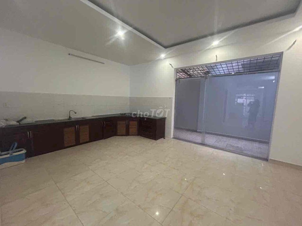 House 1 st 2th floor St. S.M., KAcLian, Area: 156 m2/28 million