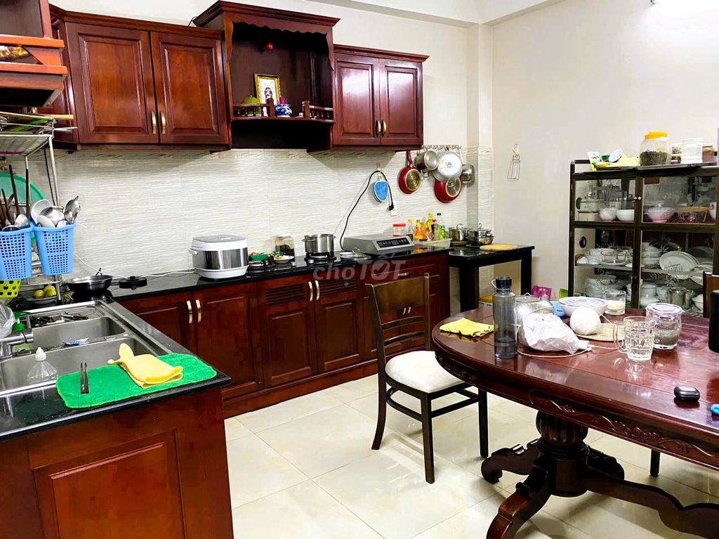 Rent the entire building on 48 Hiệp Bình Chánh.