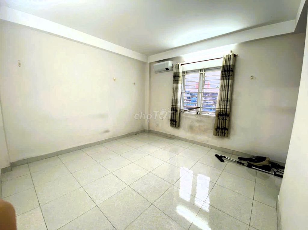 Rent the entire building on 48 Hiệp Bình Chánh.