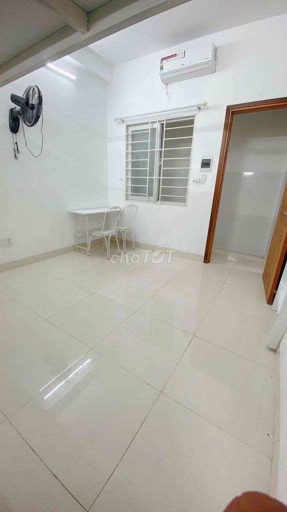 Nguyễn Kiệm hotel room - opposite bv175