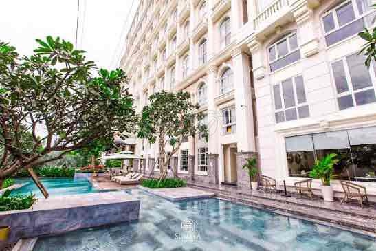 The governor at sonata has a free gym pool.