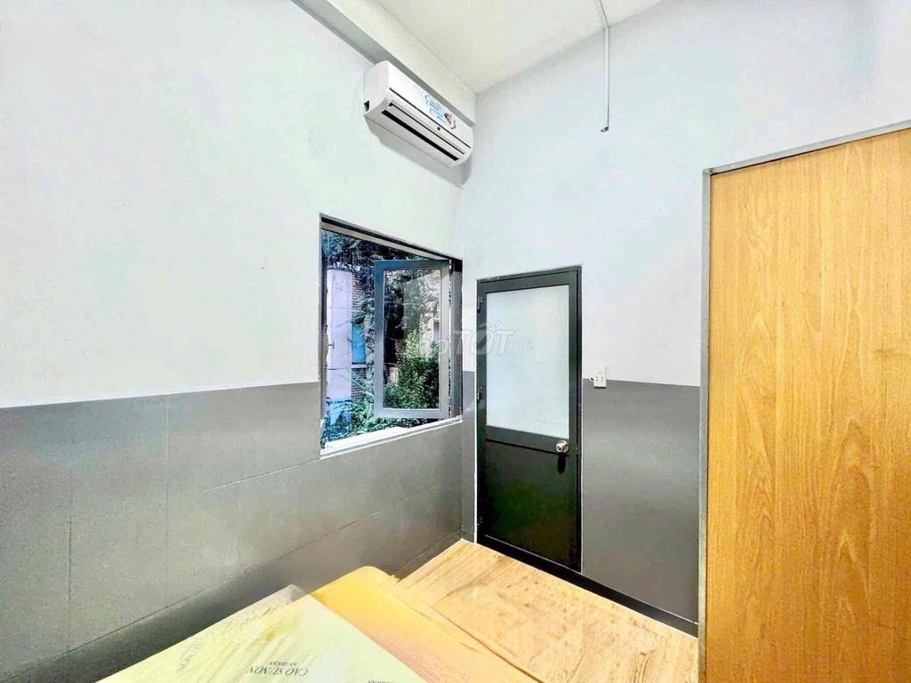 Room 2 sleep space, open window, full interior near the Constitution