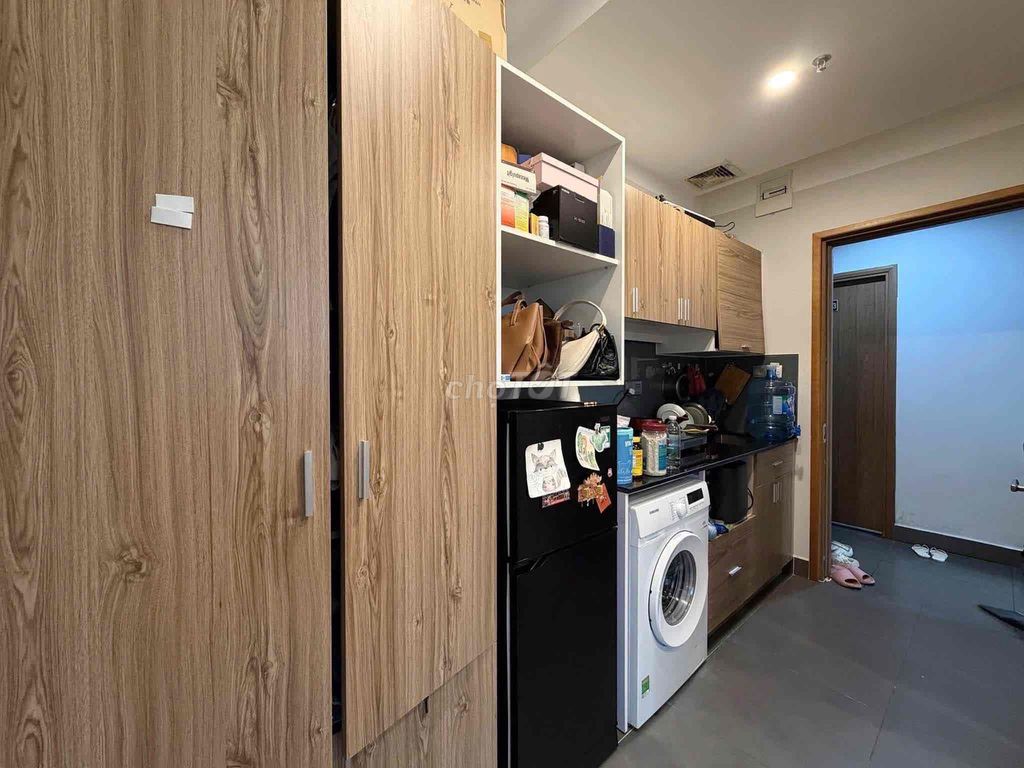 The room's cheap, Hoàng Hoa Thám.