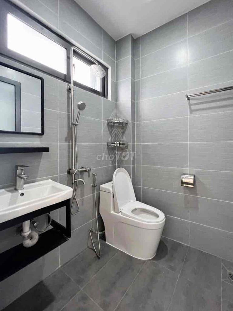 The studio suite is full of open windows - elevators near the apartmenttte
