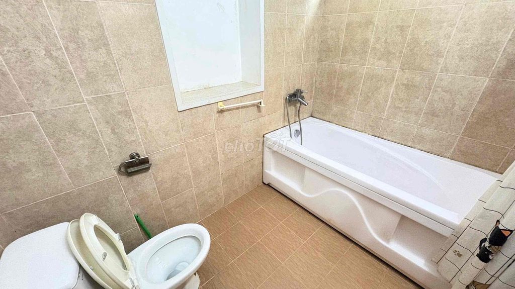 Rent the apartment. A balcony bedroom. A full wash-cleaning kitchen.