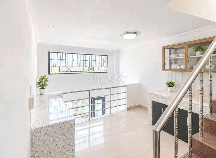 Rent two bedrooms, three toilets, 11 million in front of Cách Mạng Tháng 8, District 3.