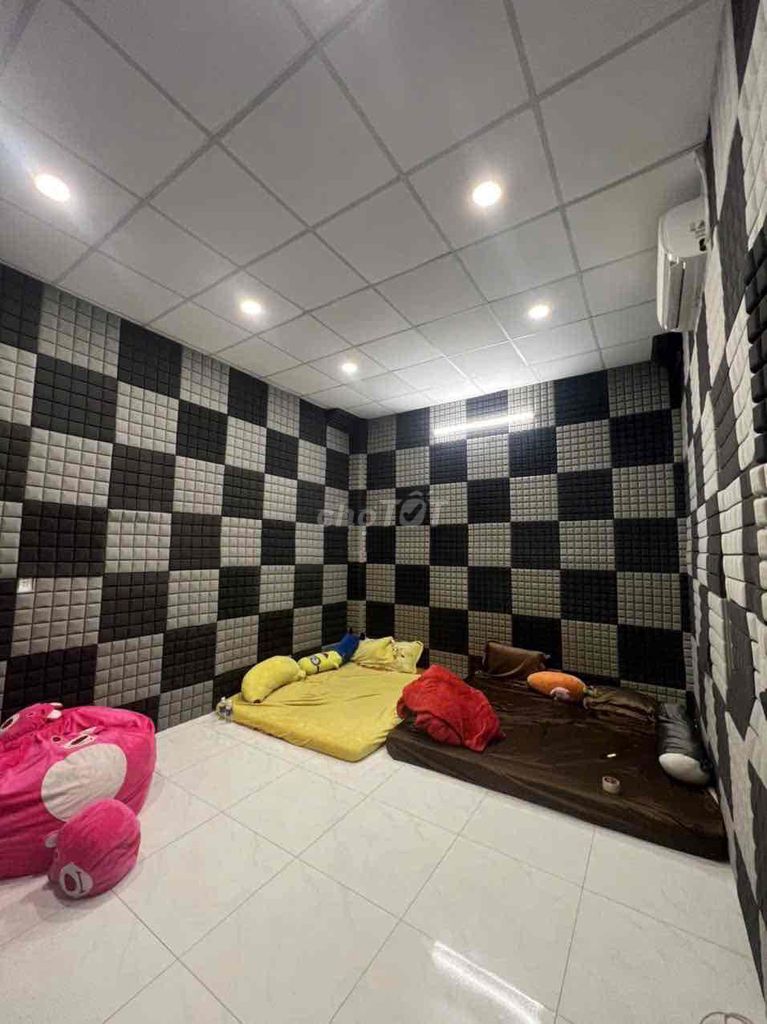 New level 4 on 128th Street: 5 X 20 M - 2 Bedroom 10 M