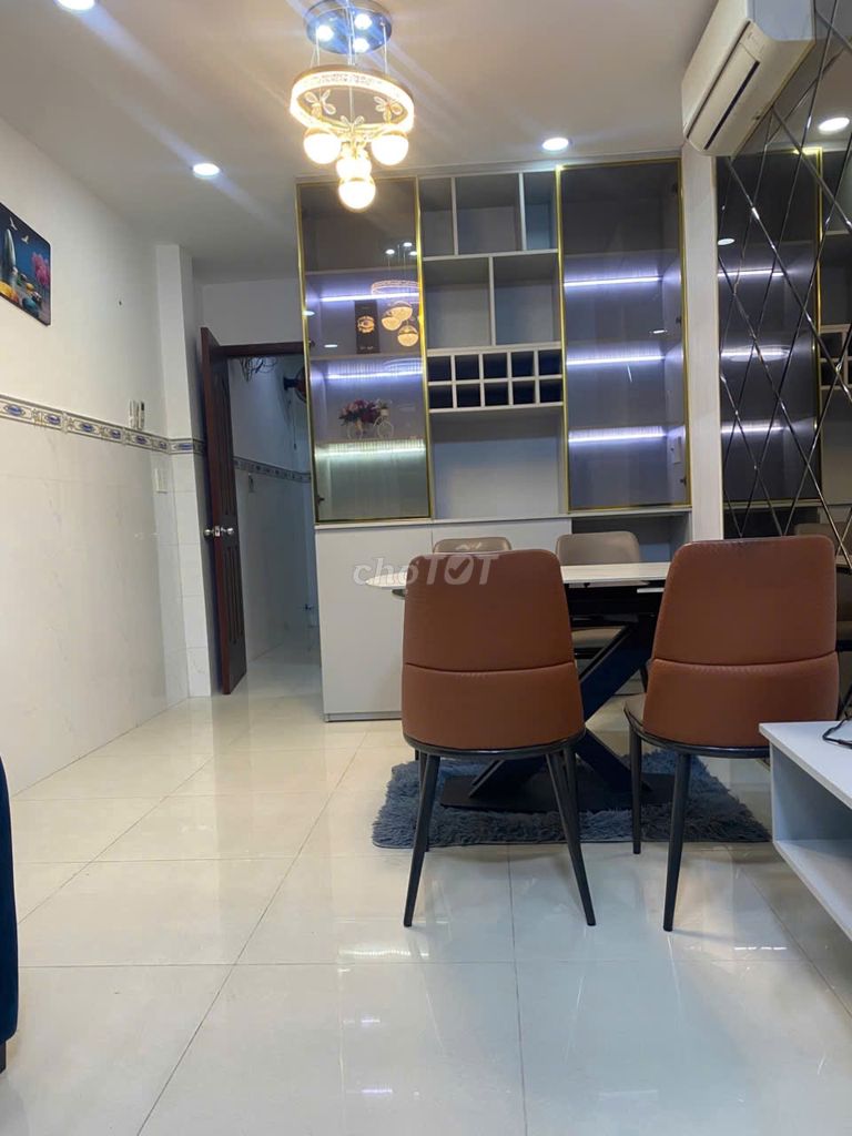 The Trần Tuấn Khải Cash House near the Peace Market, full interior.