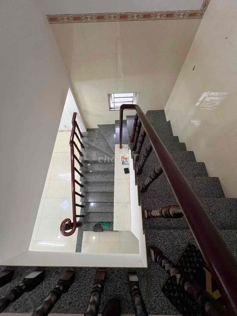 Rent a three-story bedroom parking car for 12 million-five.