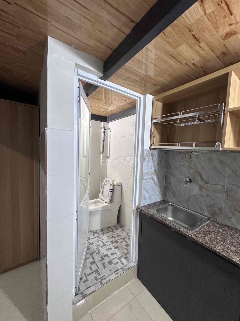 The room's clear of furniture. Nguyễn Thái Sơn, Gò Vấp - walk vlu only 4 million