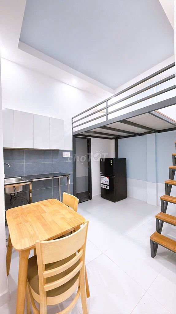 Judge 4, renting new apartments.