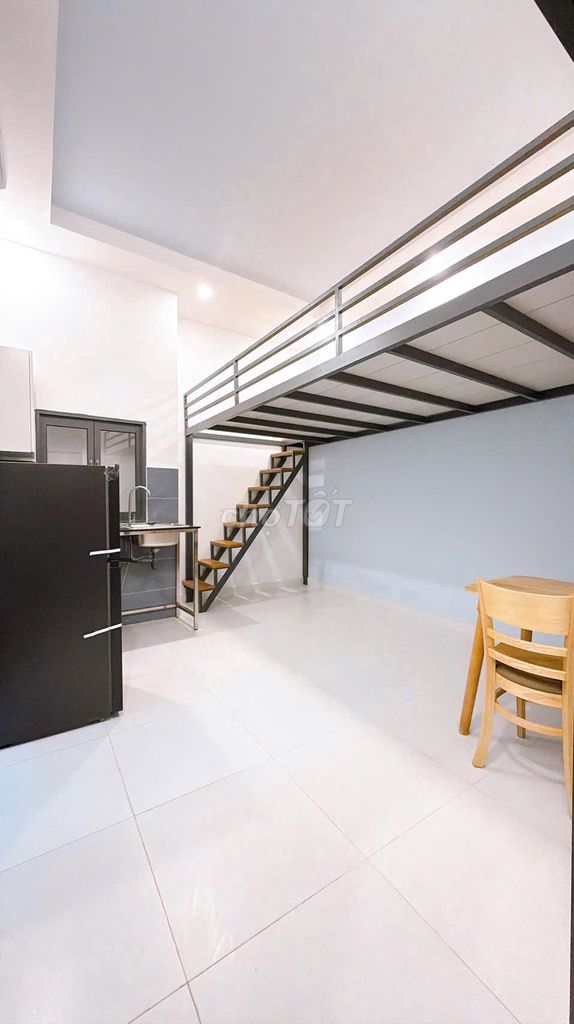 Judge 4, renting new apartments.