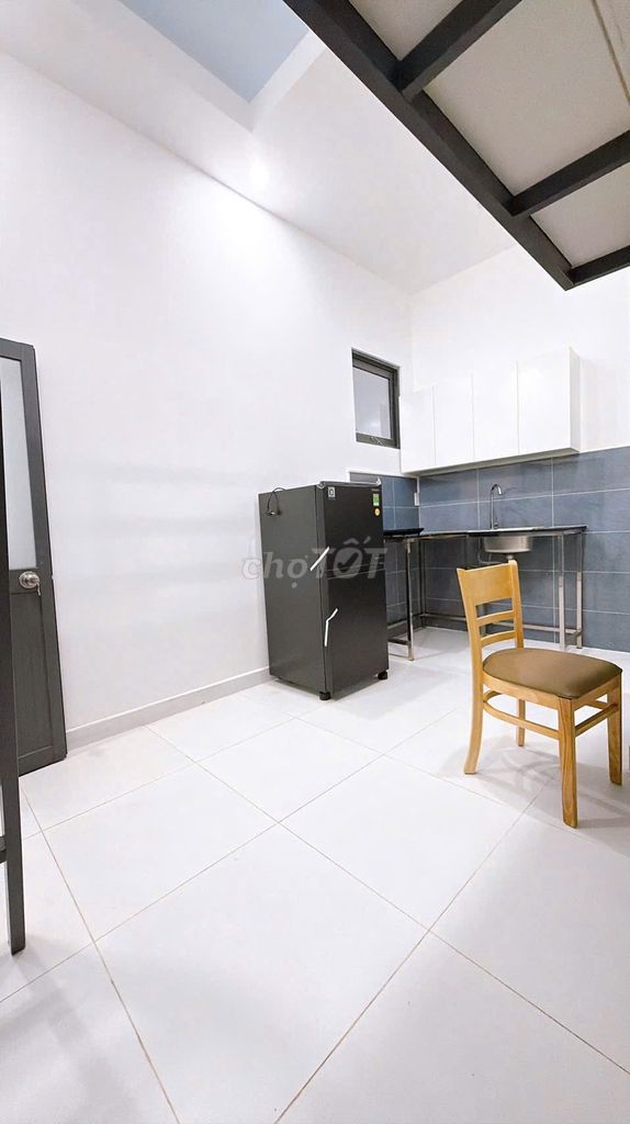 Judge 4, renting new apartments.