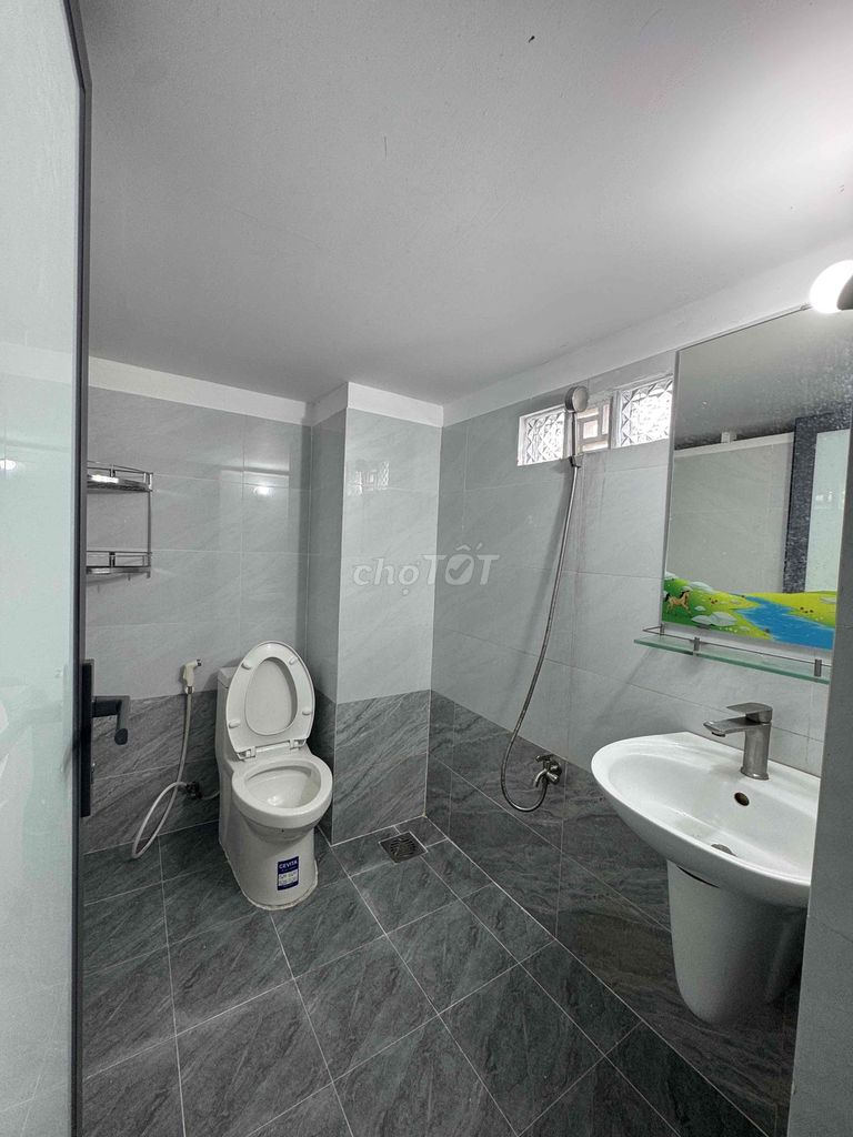 The new room is three people, a few feet behind Lang University.