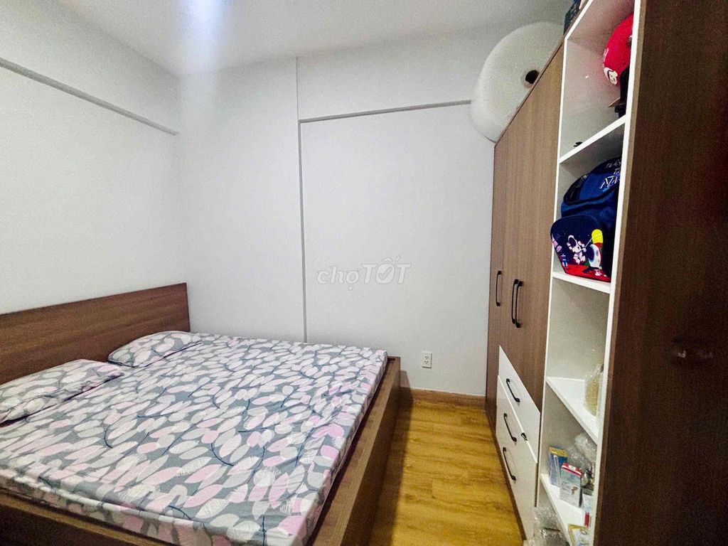 Need to rent apartment 50 meters. Two newly painted bedrooms at the lowest cost.