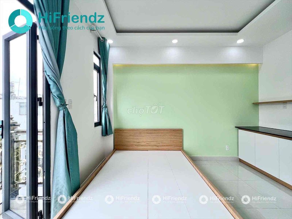 Rent the window balcony with a cool full interior