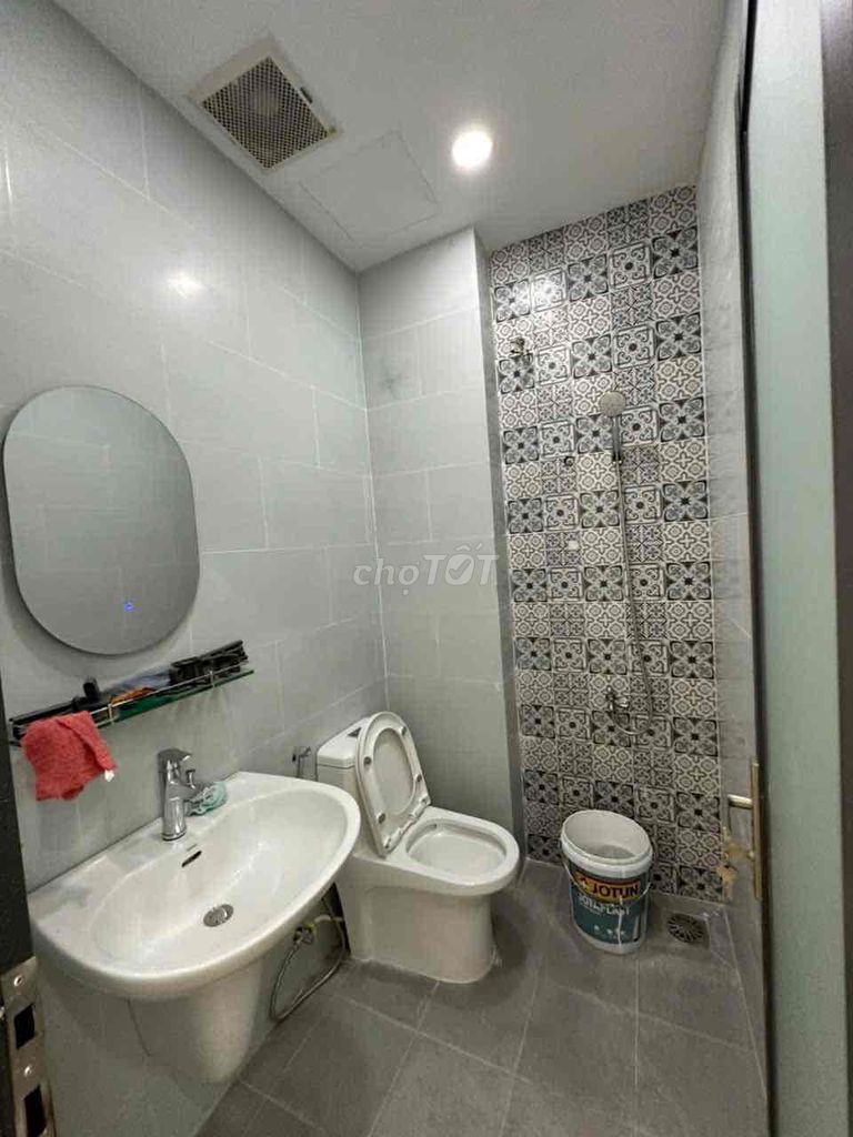 7 million and 5 rent houses. Tạ Quang Bửu-770. 6th District 8 1 st floor.