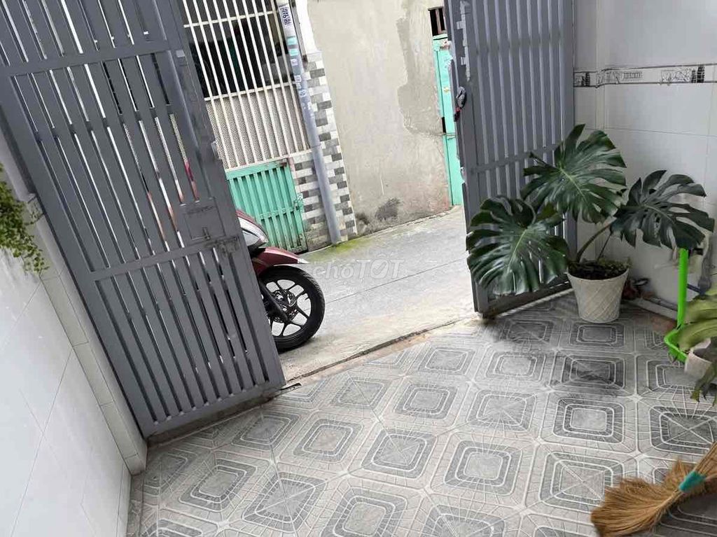 7 million and 5 rent houses. Tạ Quang Bửu-770. 6th District 8 1 st floor.