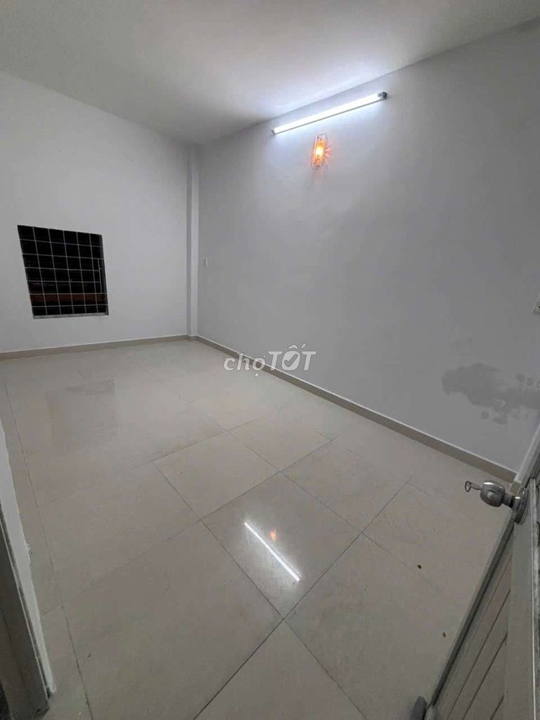 Quang Trung new house, 8 mx5 meters, casting floor, two bedrooms, two toilets, alleycar