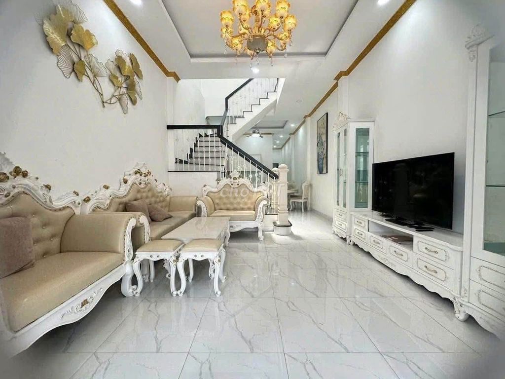 Rent a one-story building, four bedrooms, Full interior, near Chief of Staff.