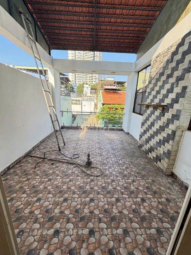 Renting An Dương Vương alleys, 5-to- 26 million a month.