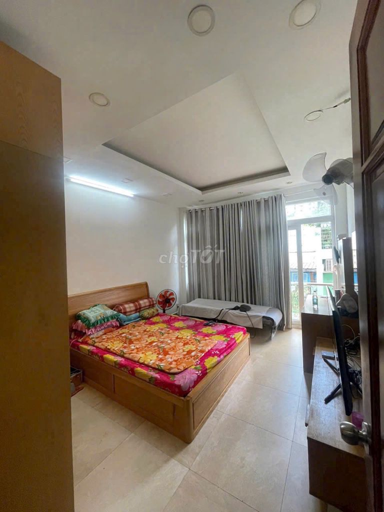 Renting An Dương Vương alleys, 5-to- 26 million a month.