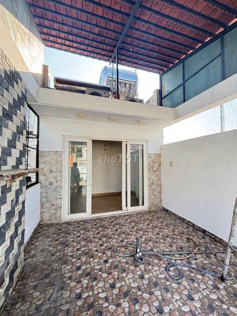 Renting An Dương Vương alleys, 5-to- 26 million a month.