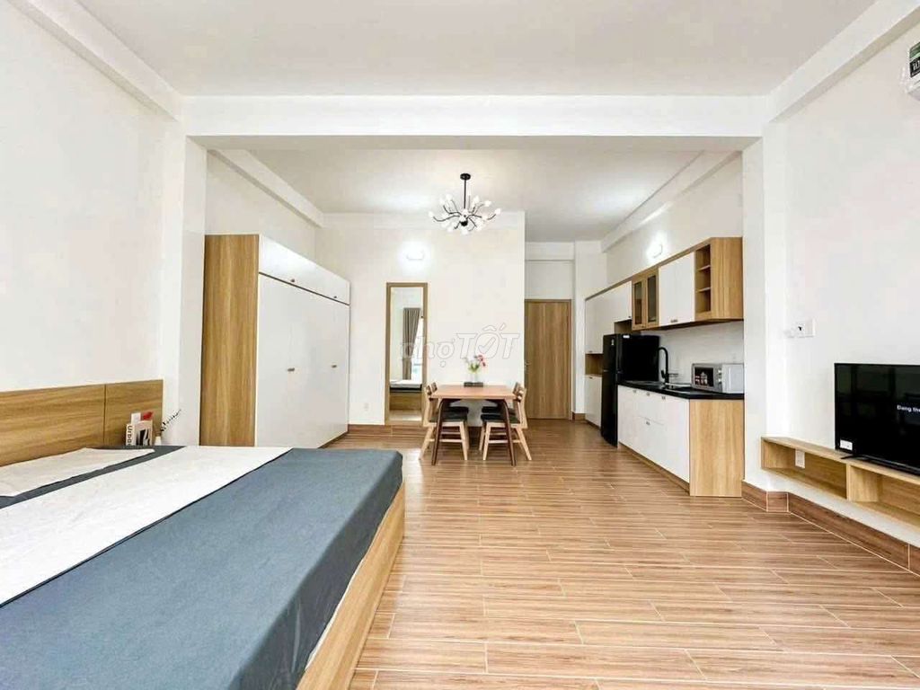 A super-split balcony apartment in Tân Bình Industries.