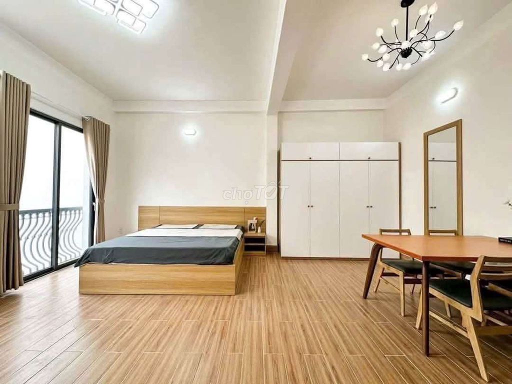 A super-split balcony apartment in Tân Bình Industries.