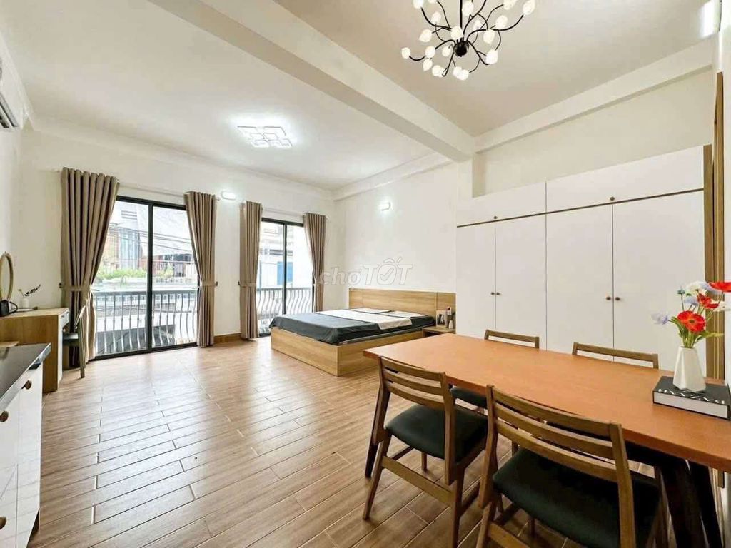 A super-split balcony apartment in Tân Bình Industries.