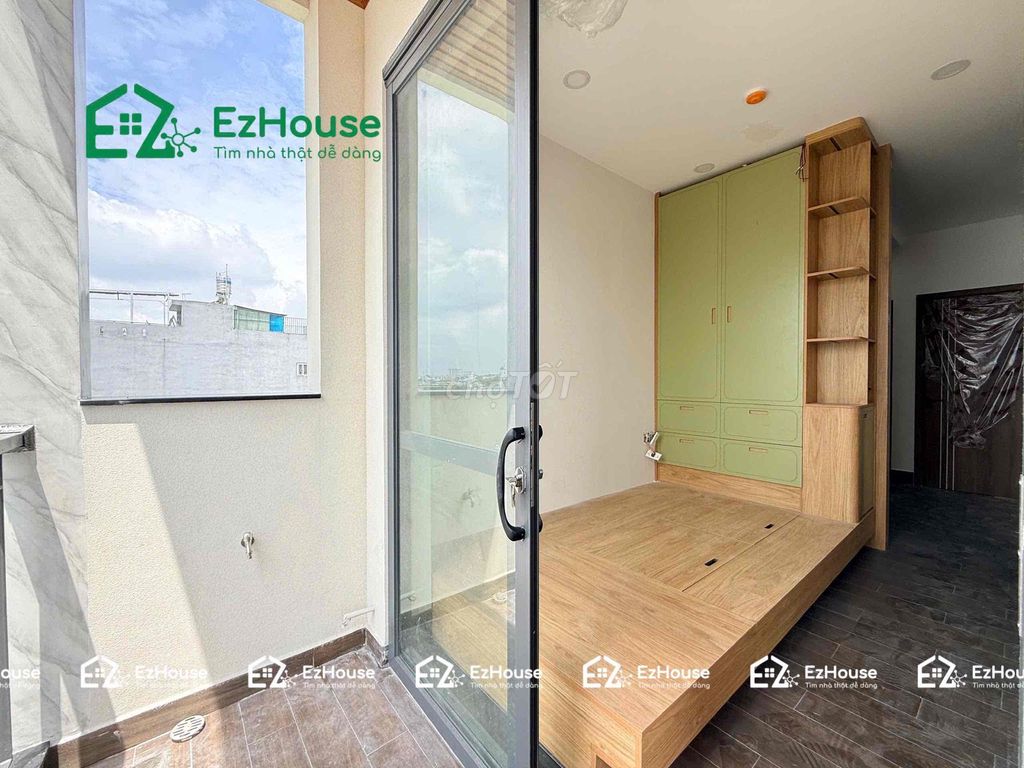 Two support for two bedrooms. One room full of new river view.