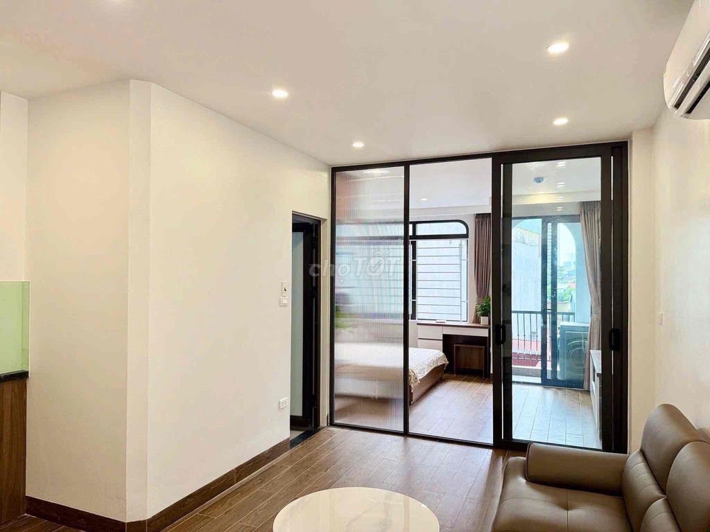 Rent a balcony apartment 35 meters down at Tân Định full interior district 1