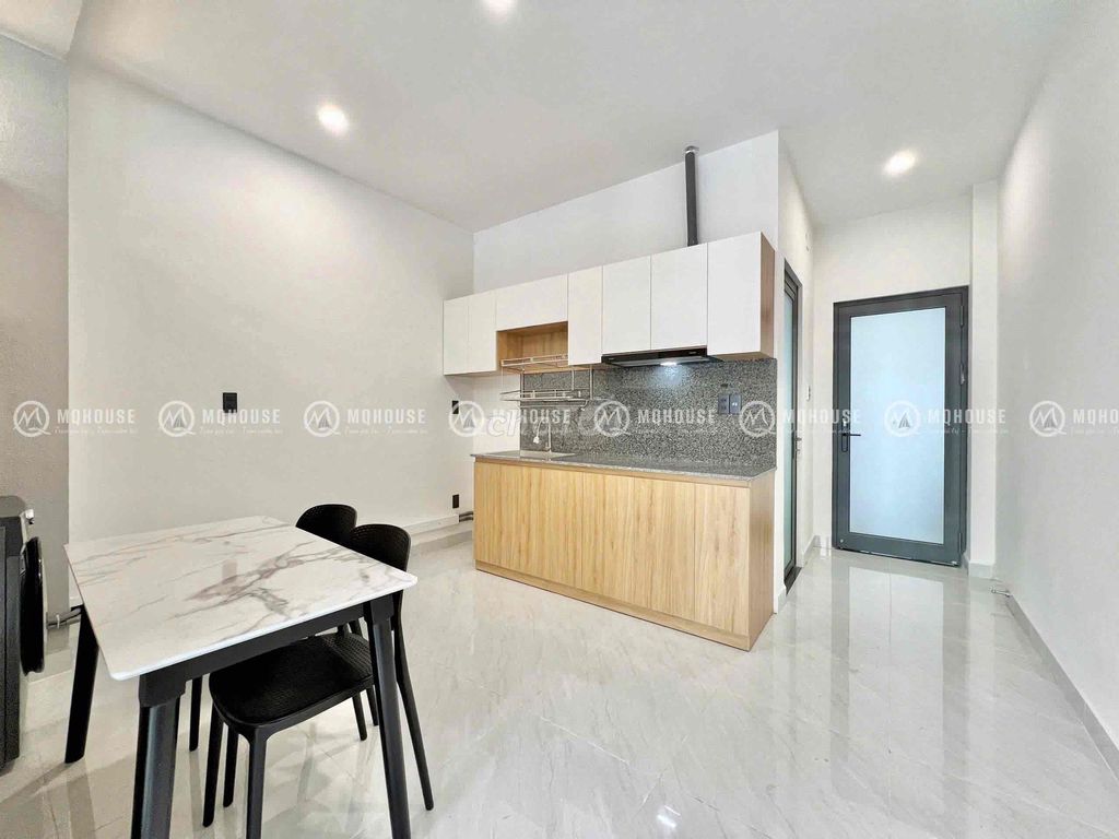 Open the apartment. A room full of private laundry right now. Cộng Hoà good price.