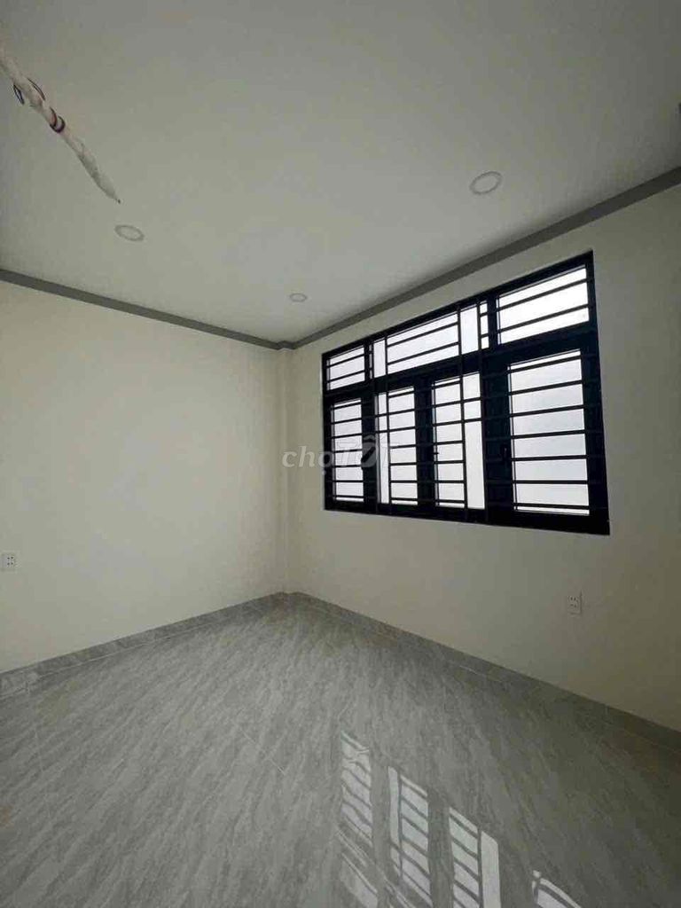 To rent a new house to build Lê Văn Chí.1 million. 2 bedrooms, 11 million a month.