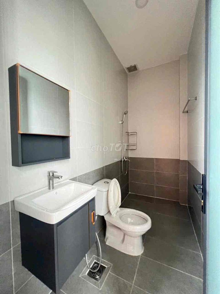 To rent a new house to build Lê Văn Chí.1 million. 2 bedrooms, 11 million a month.