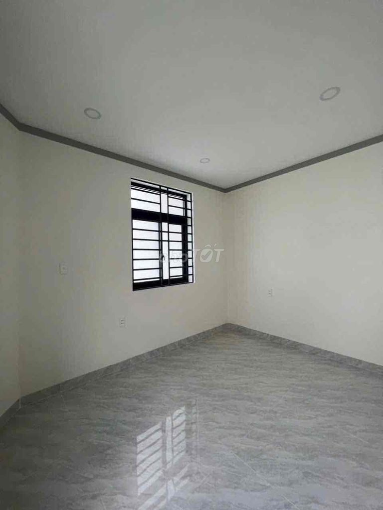 To rent a new house to build Lê Văn Chí.1 million. 2 bedrooms, 11 million a month.