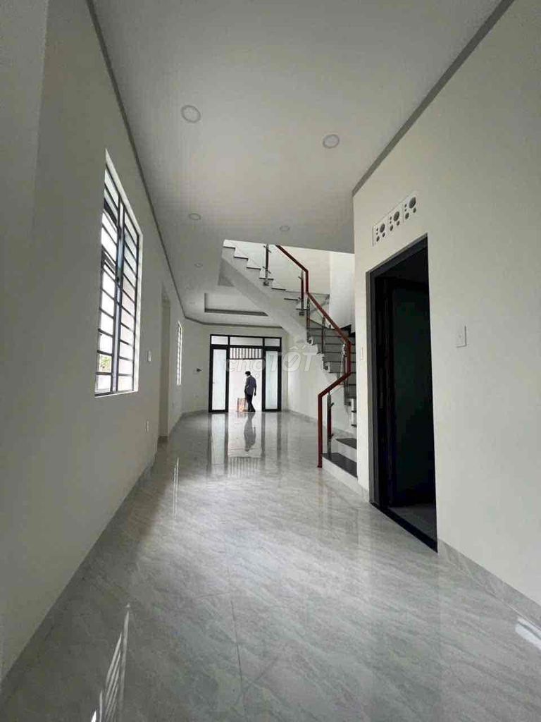 To rent a new house to build Lê Văn Chí.1 million. 2 bedrooms, 11 million a month.