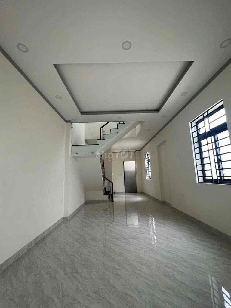 To rent a new house to build Lê Văn Chí.1 million. 2 bedrooms, 11 million a month.