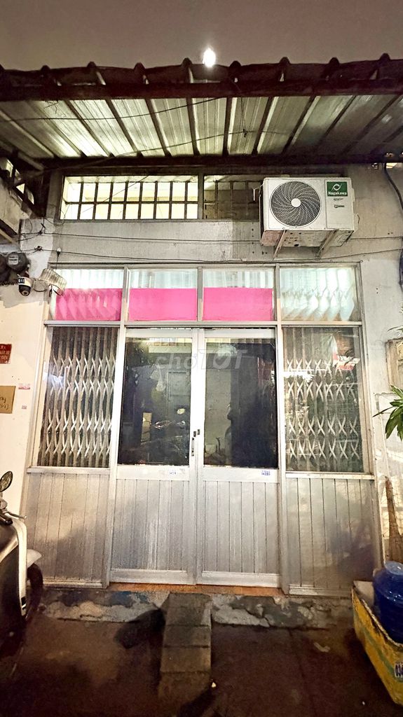 Rent the entire Little House in the 607 Tân Sơn alley.