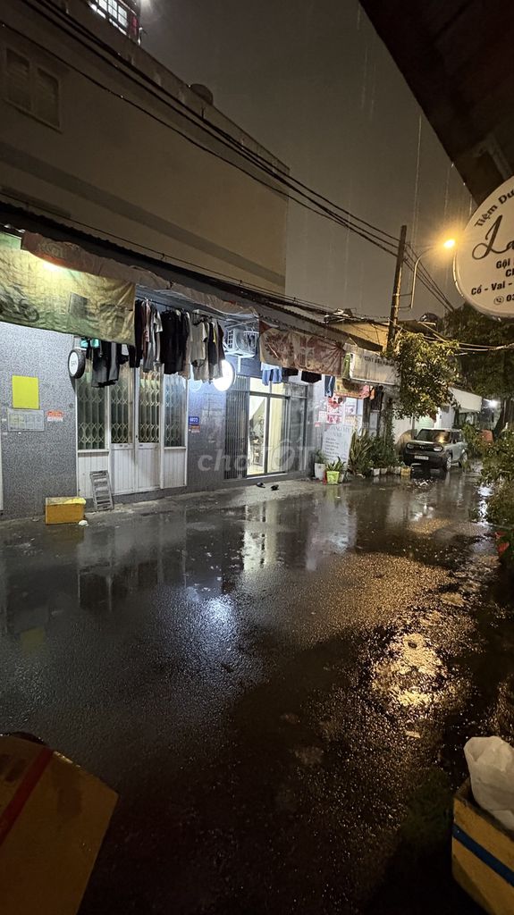 Rent the entire Little House in the 607 Tân Sơn alley.