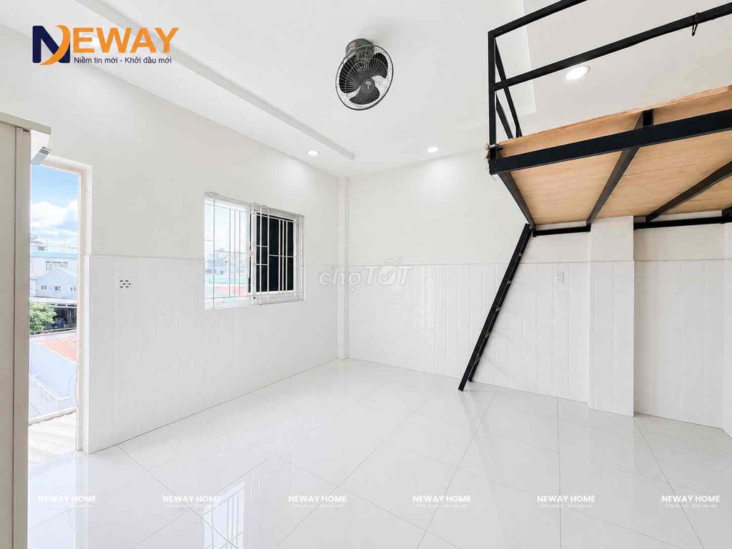 RED room - large sky window near fourth quarter