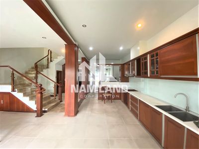 Nice new house. 3rd floor. 5th floor.