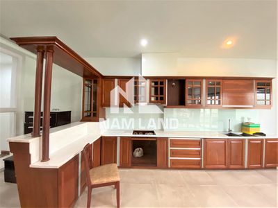 Nice new house. 3rd floor. 5th floor.