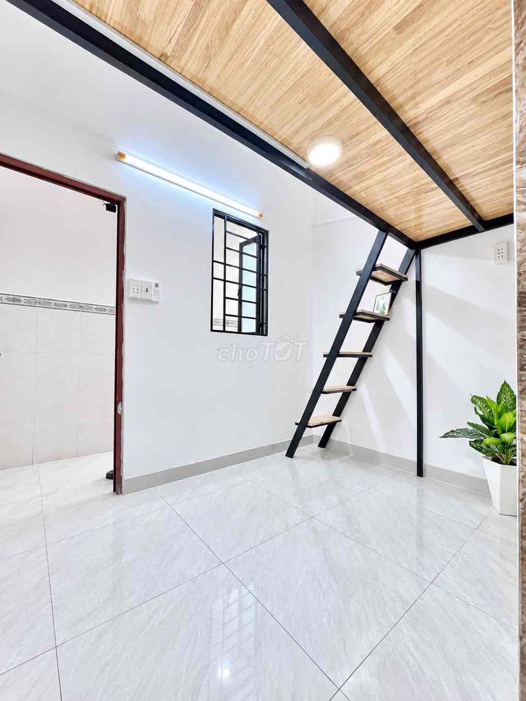 The Super Price Room is near Lotte Gò Vấp.