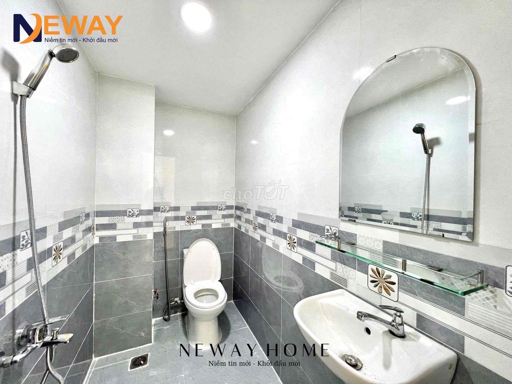 Cheap balcony room, 11/11 available.