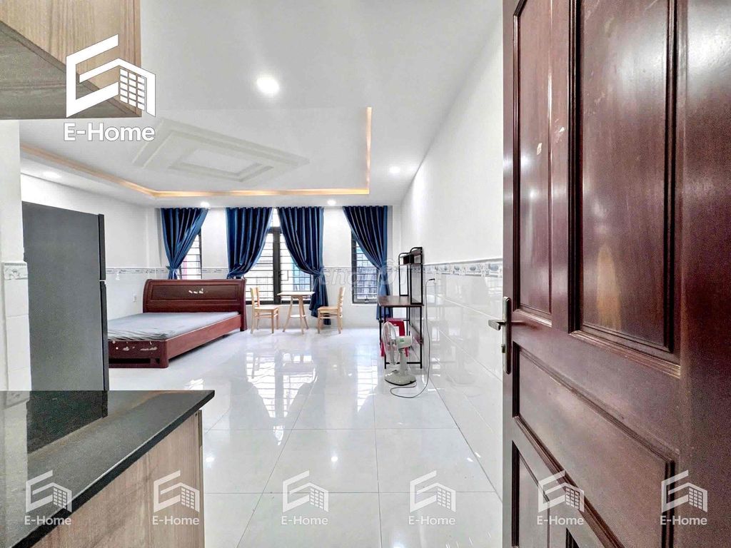 Super-split balcony studio right near T3 Station.